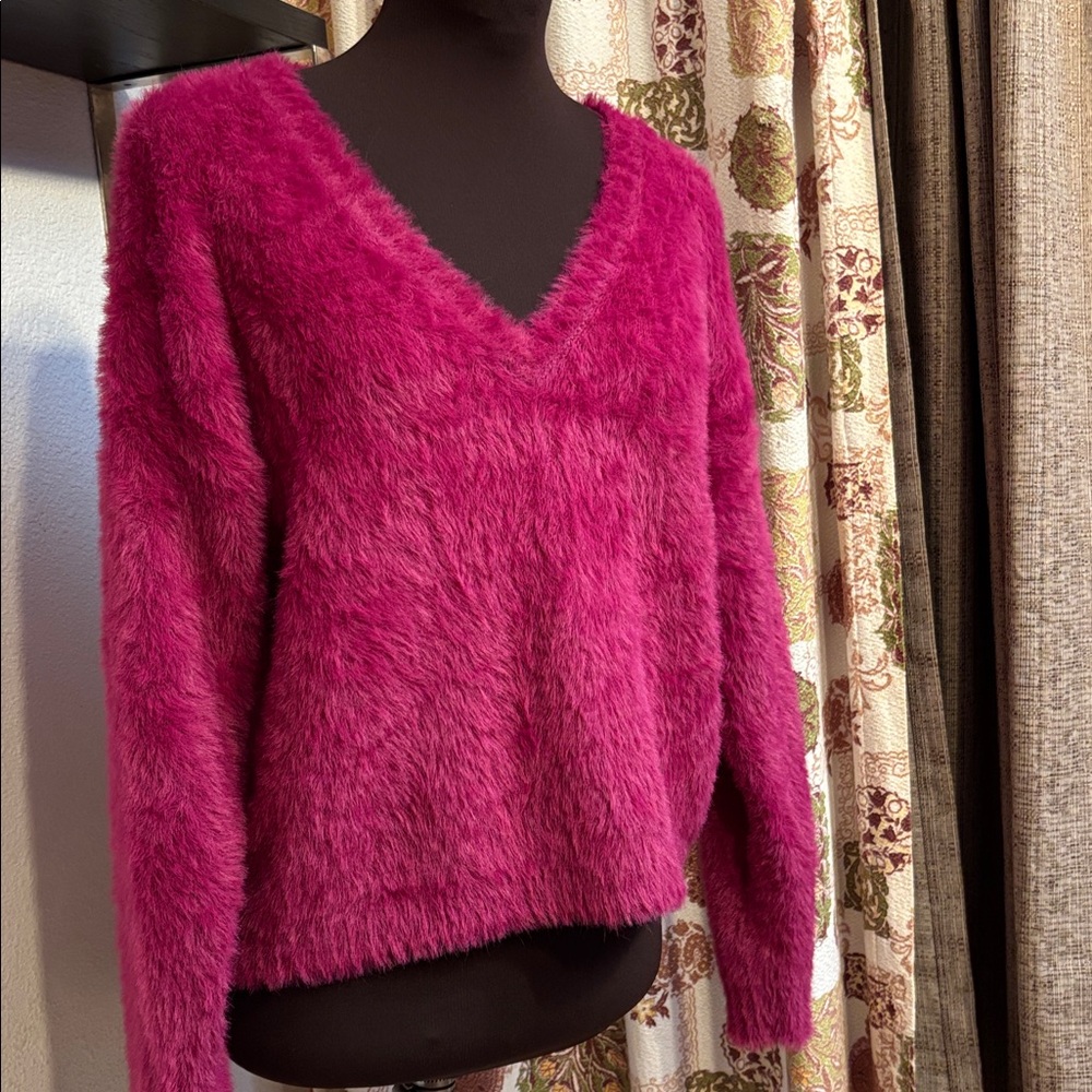 C&S By Cloth and Stone fuzzy magenta V-neck long sleeve sweater. Size XS.
